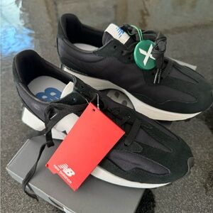 New Balance 327 Black and White New In Box Size 7 Woman’s/5.5 Men’s